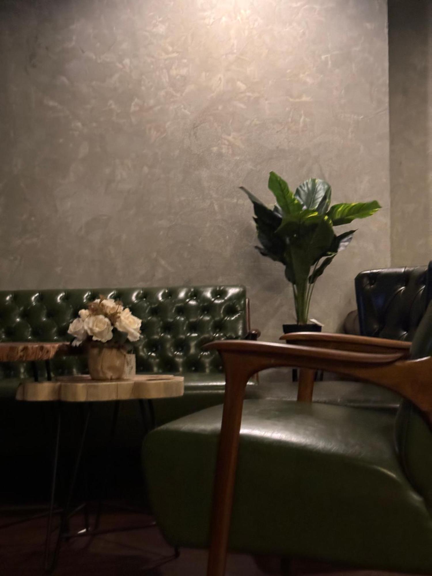 Bud Brew Beyond Dispensary And Hotel Bangkok Bagian luar foto