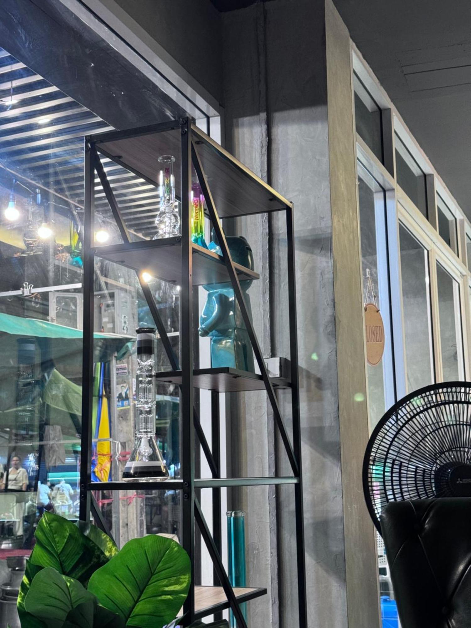 Bud Brew Beyond Dispensary And Hotel Bangkok Bagian luar foto