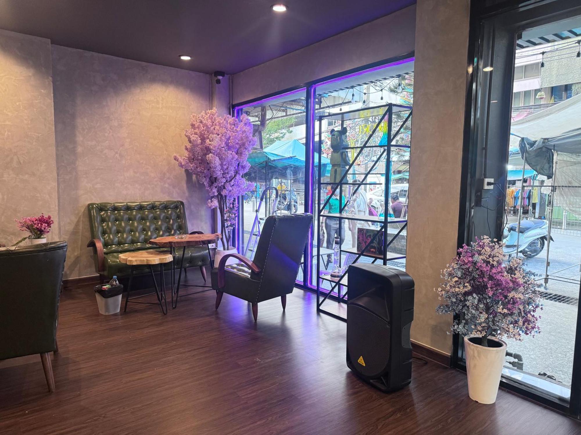 Bud Brew Beyond Dispensary And Hotel Bangkok Bagian luar foto