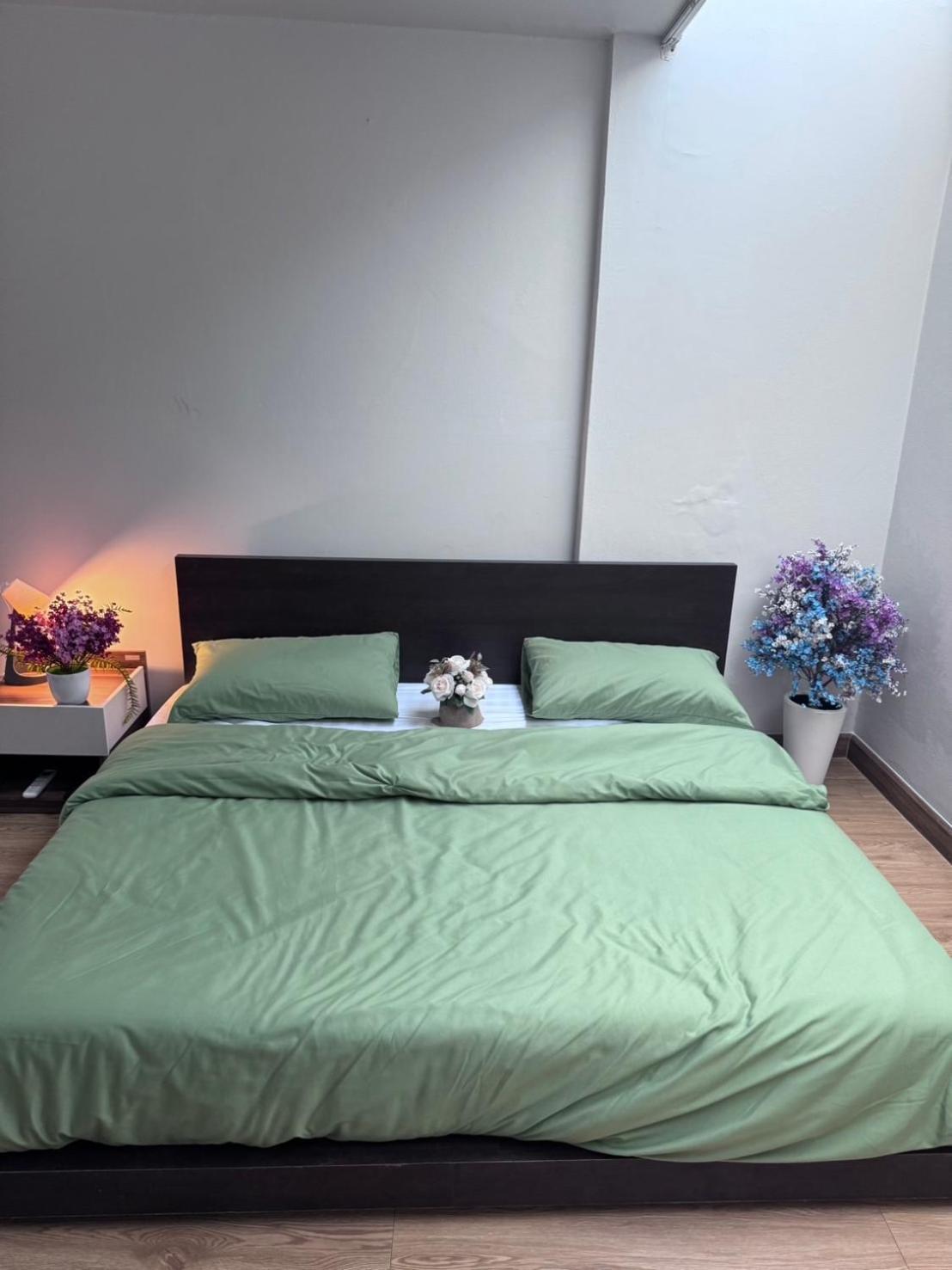 Bud Brew Beyond Dispensary And Hotel Bangkok Bagian luar foto