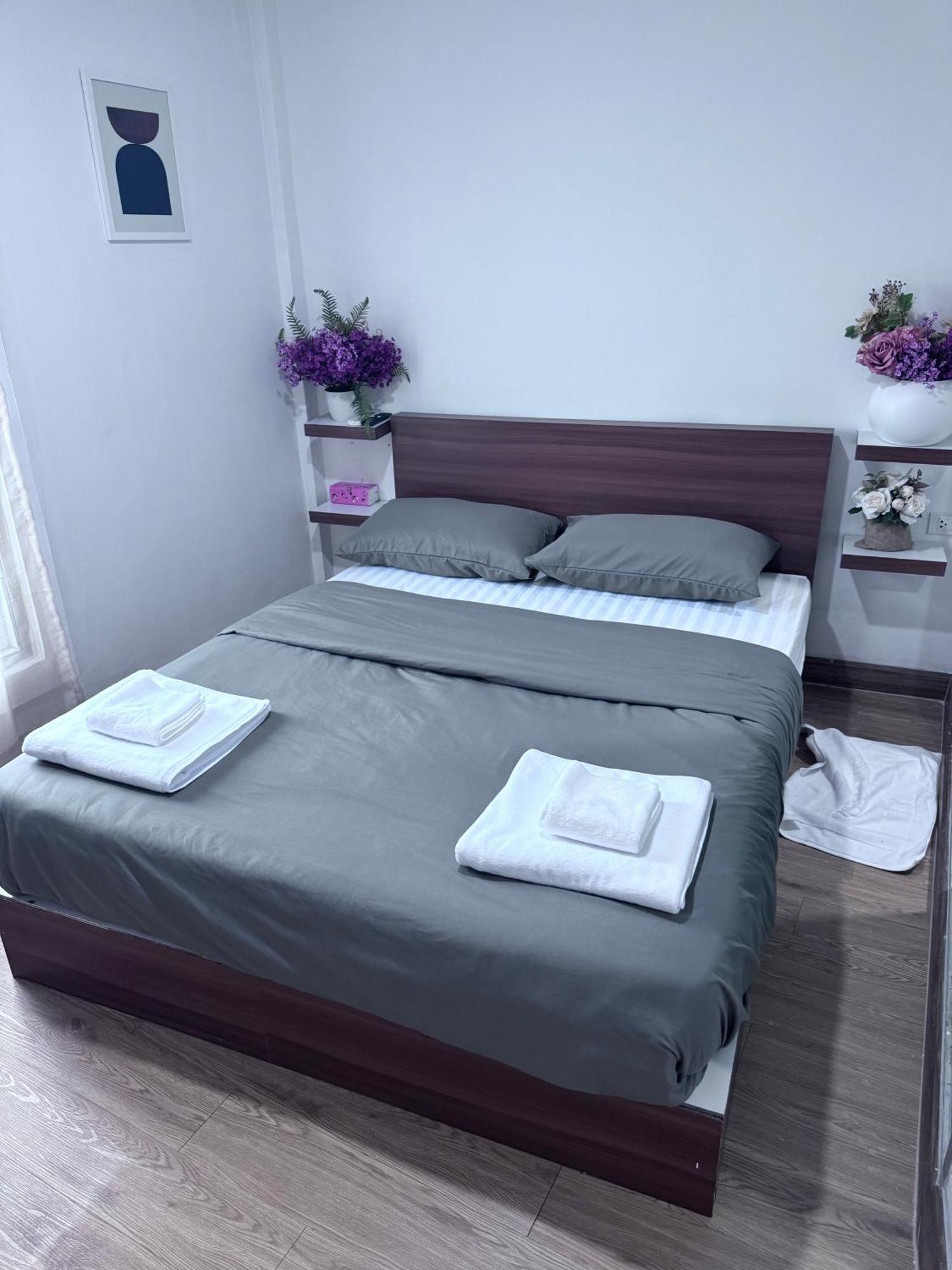 Bud Brew Beyond Dispensary And Hotel Bangkok Bagian luar foto