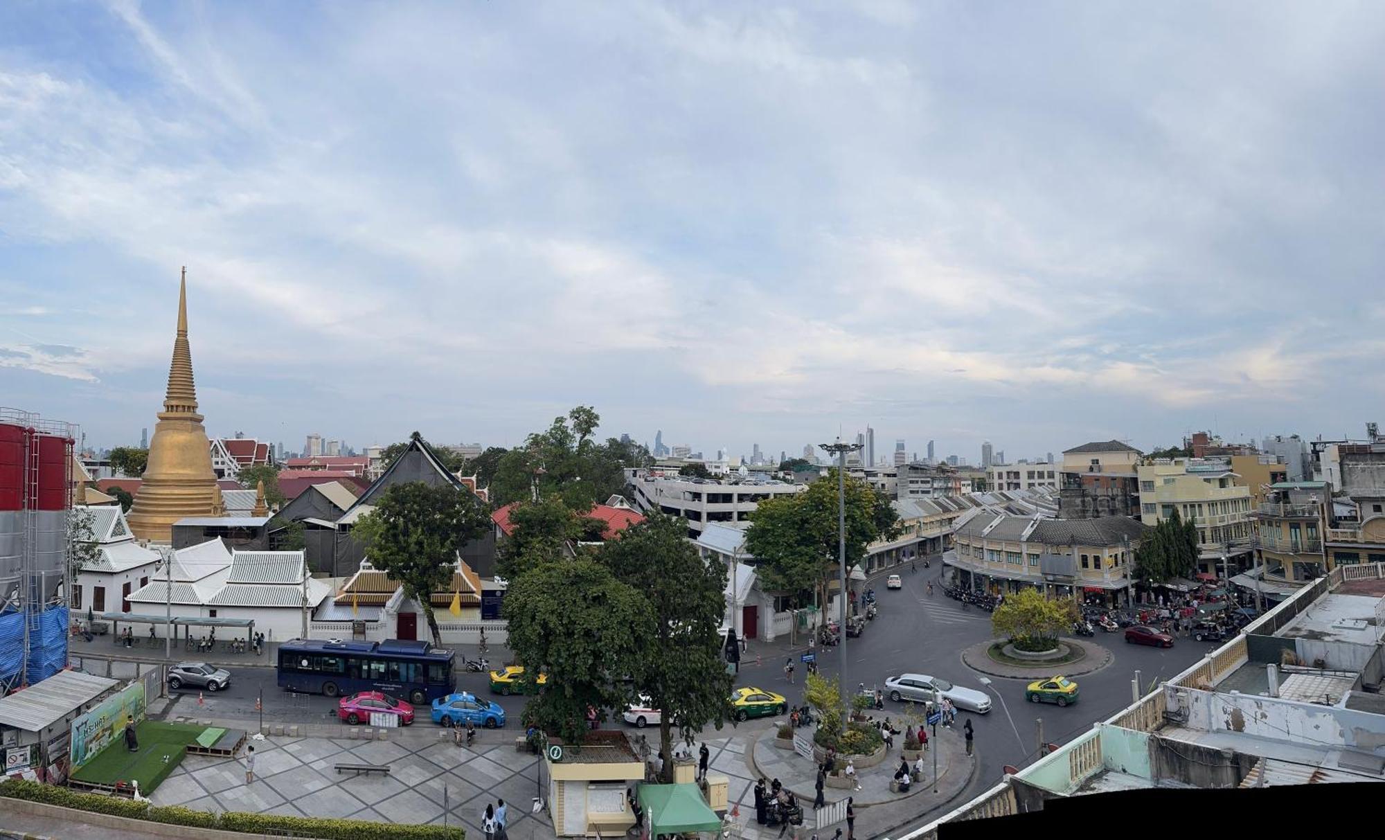 Bud Brew Beyond Dispensary And Hotel Bangkok Bagian luar foto
