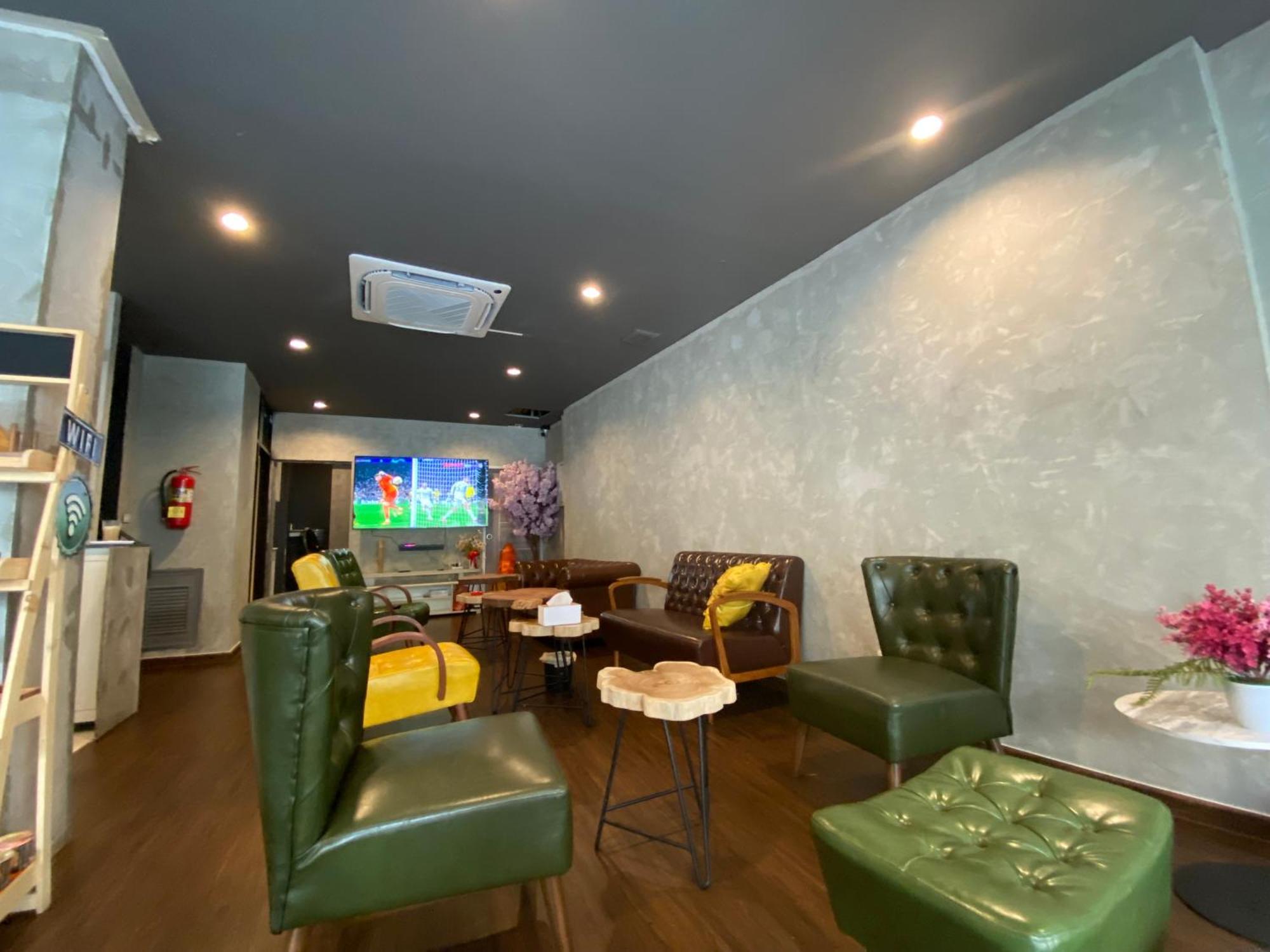 Bud Brew Beyond Dispensary And Hotel Bangkok Bagian luar foto