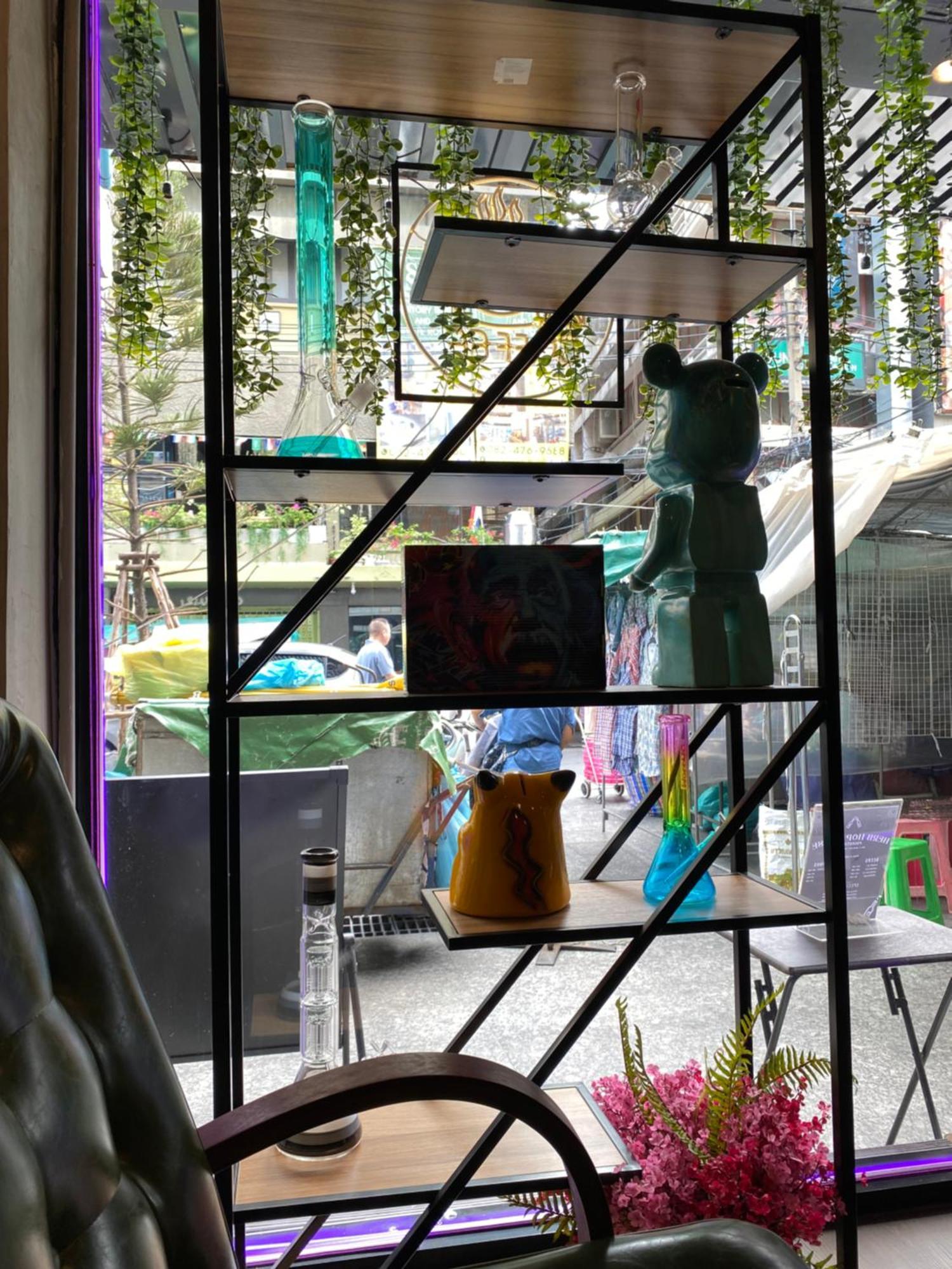 Bud Brew Beyond Dispensary And Hotel Bangkok Bagian luar foto