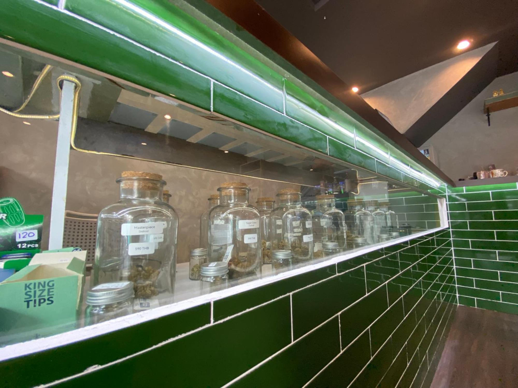 Bud Brew Beyond Dispensary And Hotel Bangkok Bagian luar foto