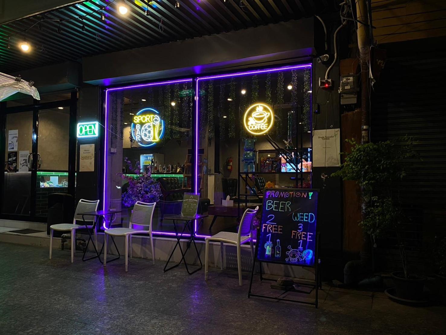 Bud Brew Beyond Dispensary And Hotel Bangkok Bagian luar foto