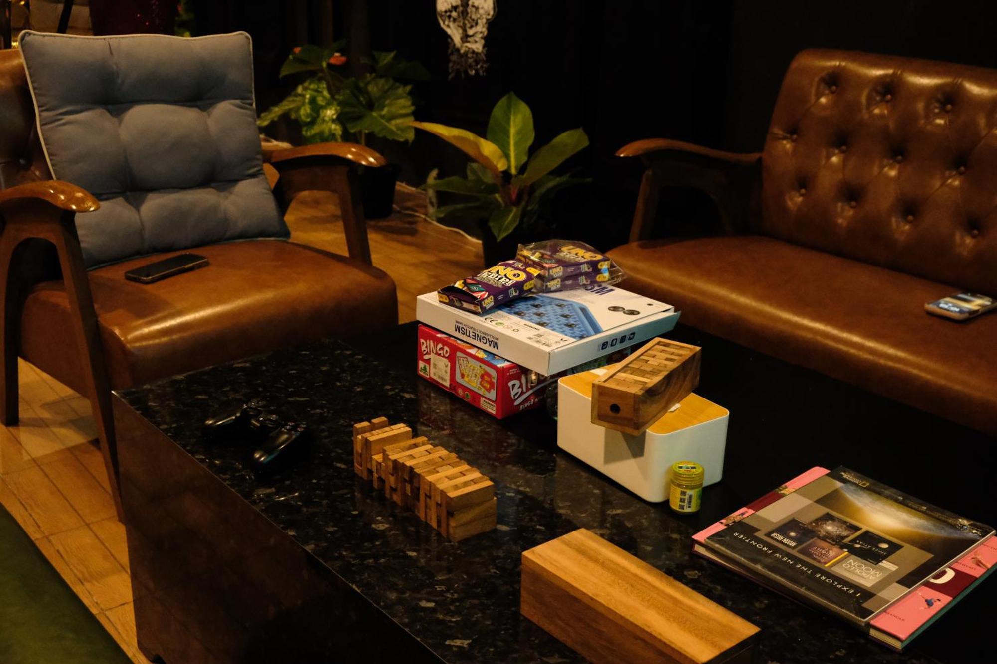 Bud Brew Beyond Dispensary And Hotel Bangkok Bagian luar foto