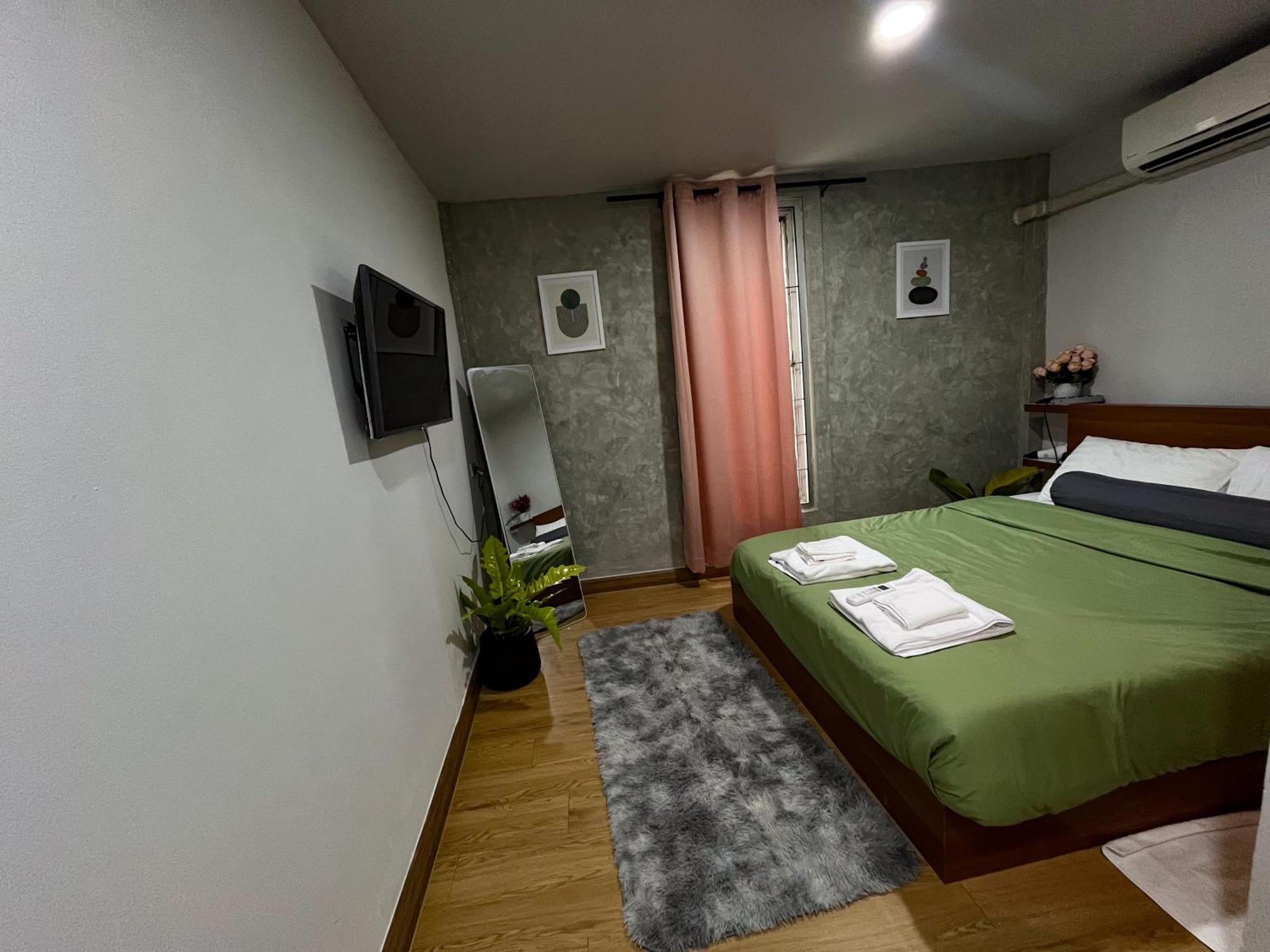 Bud Brew Beyond Dispensary And Hotel Bangkok Bagian luar foto