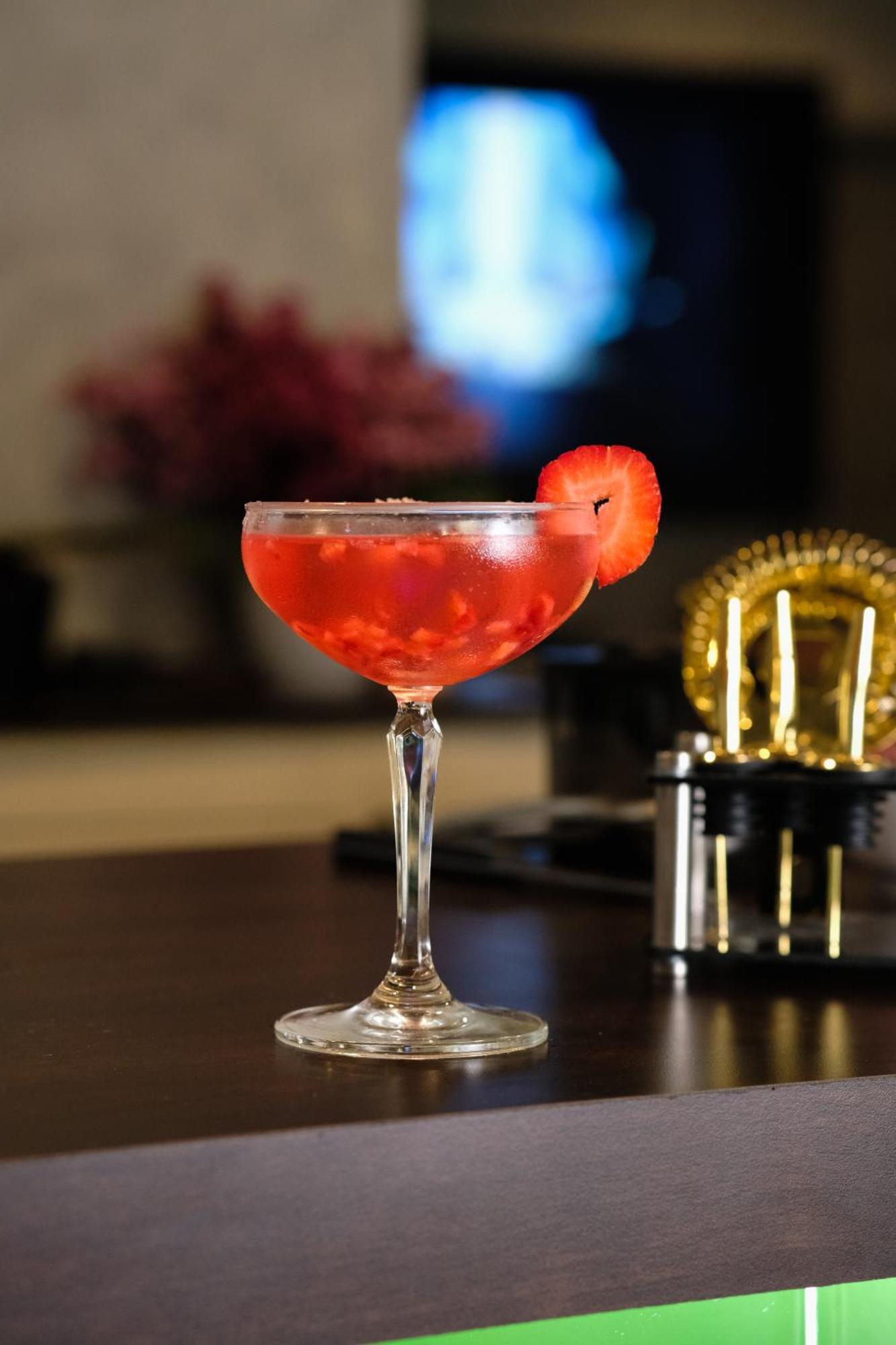 Bud Brew Beyond Dispensary And Hotel Bangkok Bagian luar foto