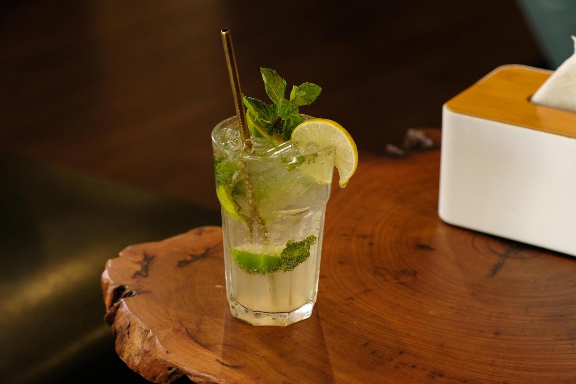 Bud Brew Beyond Dispensary And Hotel Bangkok Bagian luar foto