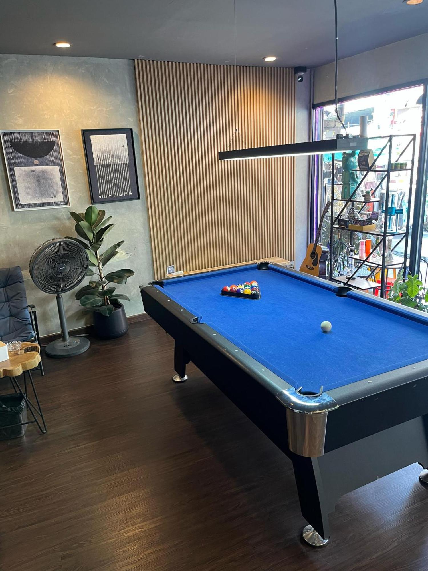 Bud Brew Beyond Dispensary And Hotel Bangkok Bagian luar foto